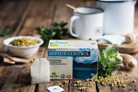 Tisana Reflux Control con melissa e zenzero per favorire la motilità gastrica. Aiuta a contrastare gastrite e reflusso.